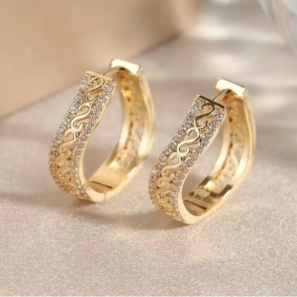 Zara Jewelry - Creative Retro Hollow Design Earrings.